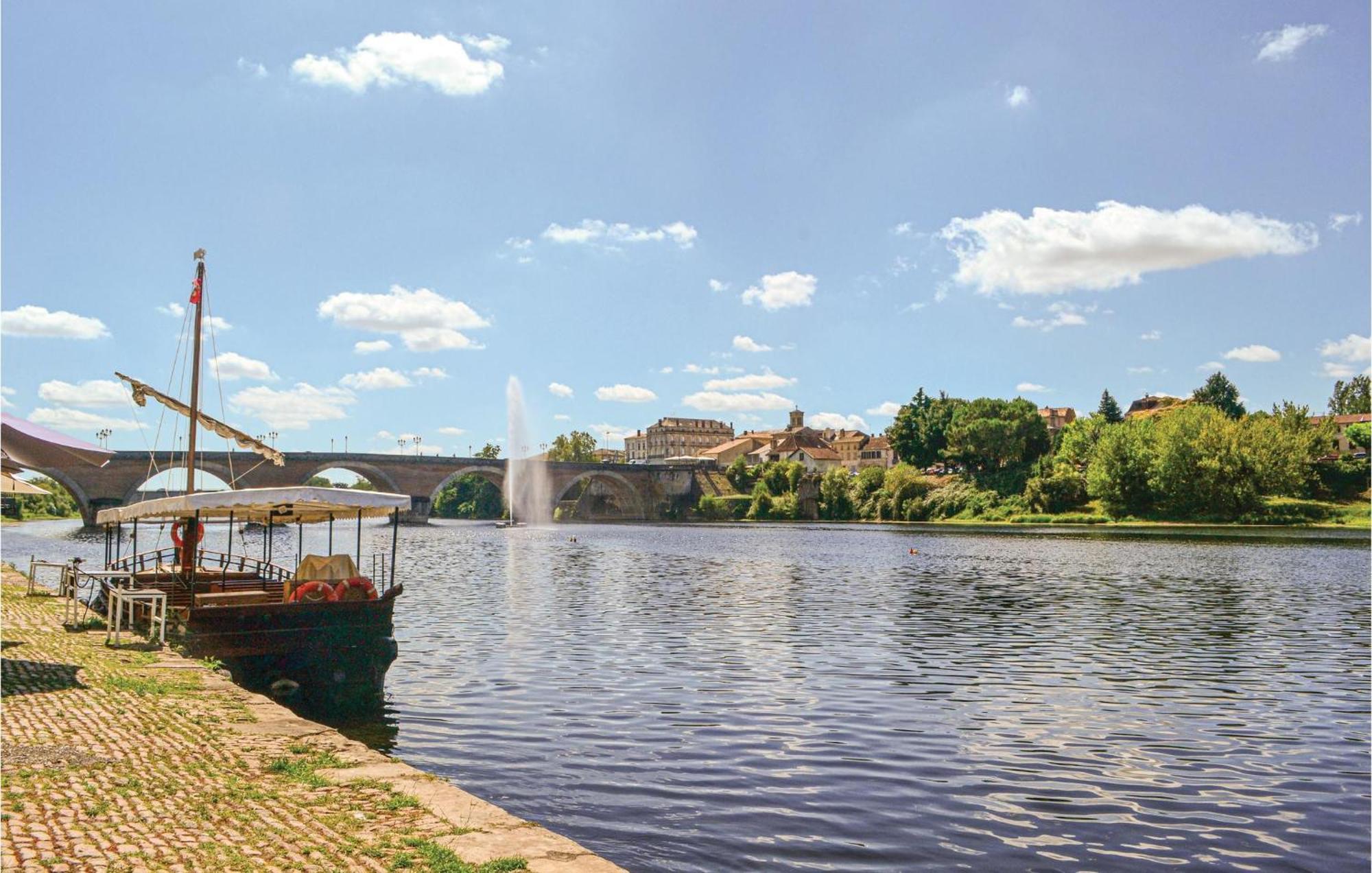 Awesome Home In Campsegret Екстер'єр фото