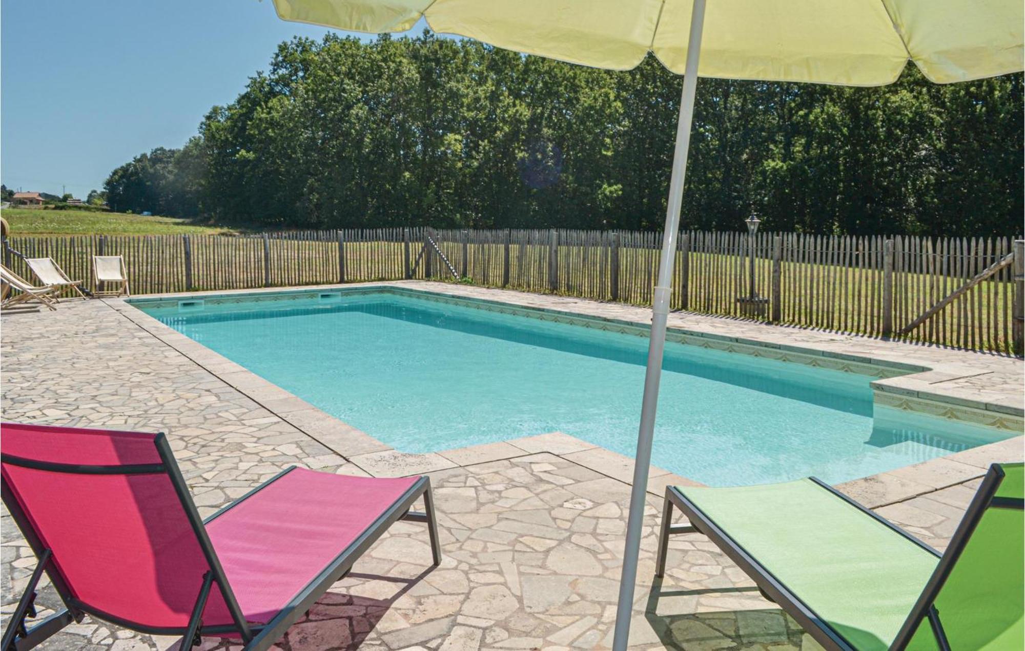 Awesome Home In Campsegret Екстер'єр фото