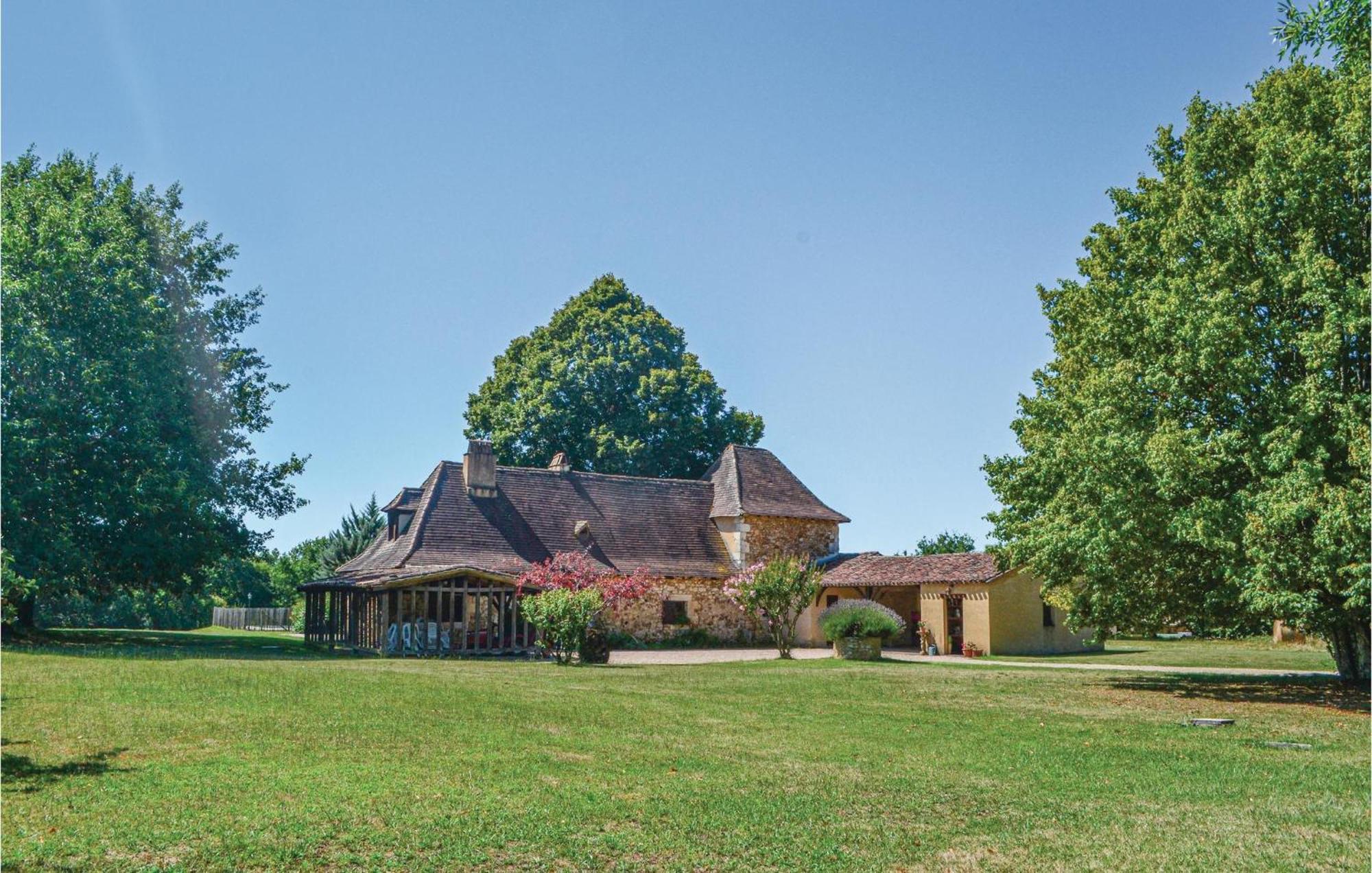 Awesome Home In Campsegret Екстер'єр фото