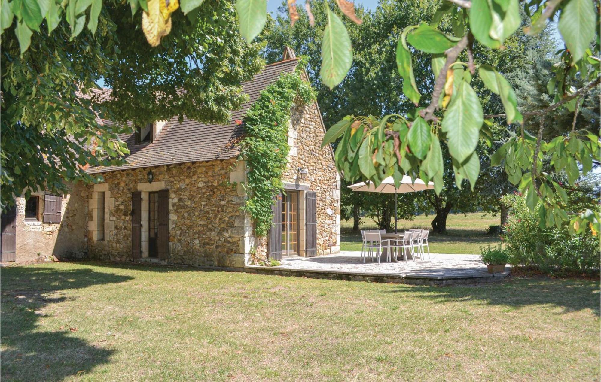 Awesome Home In Campsegret Екстер'єр фото
